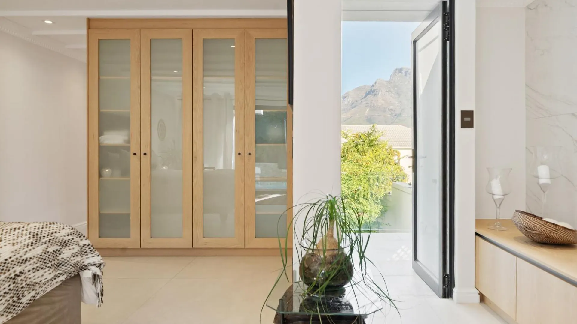 Villa The Lookout - Panoramic 4 Bedroom House With Free Wifi And Pool Cape Town