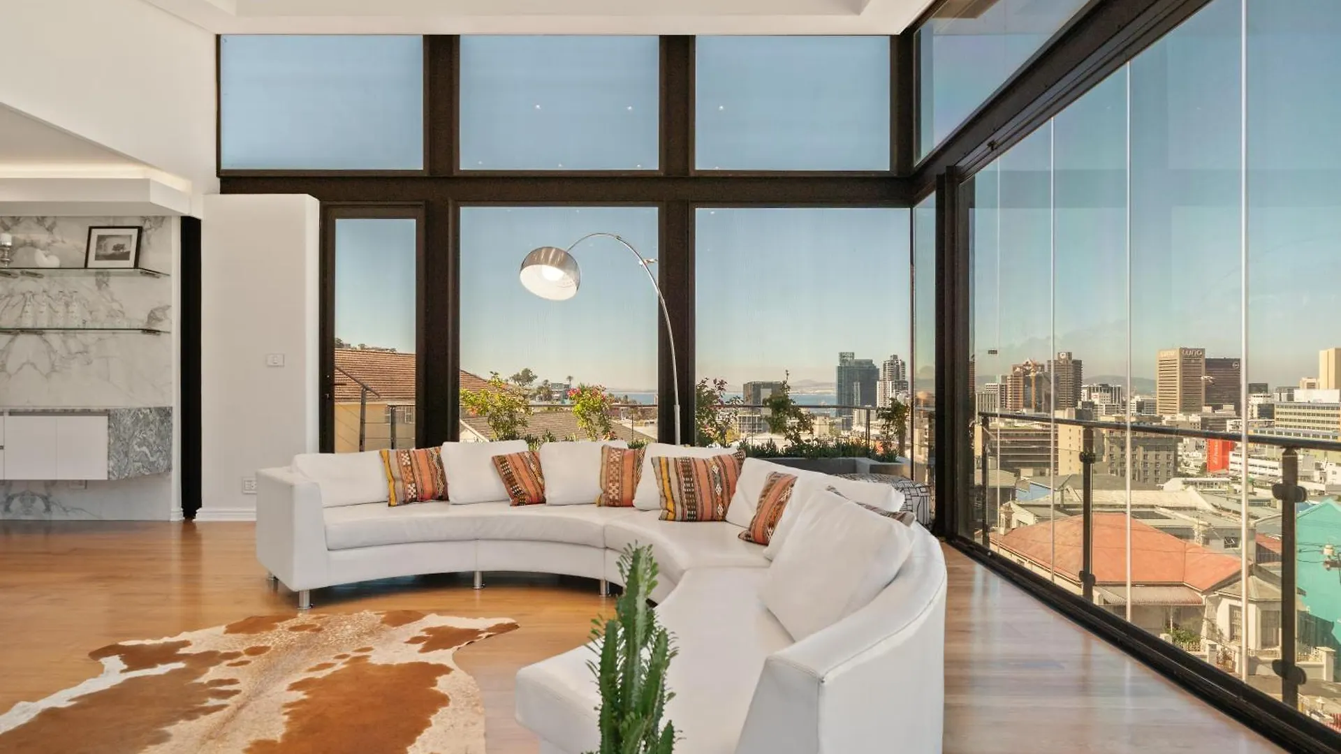 The Lookout - Panoramic 4 Bedroom House With Free Wifi And Pool Cape Town 0*,  South Africa